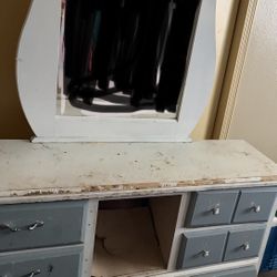 Free Dresser With Mirror