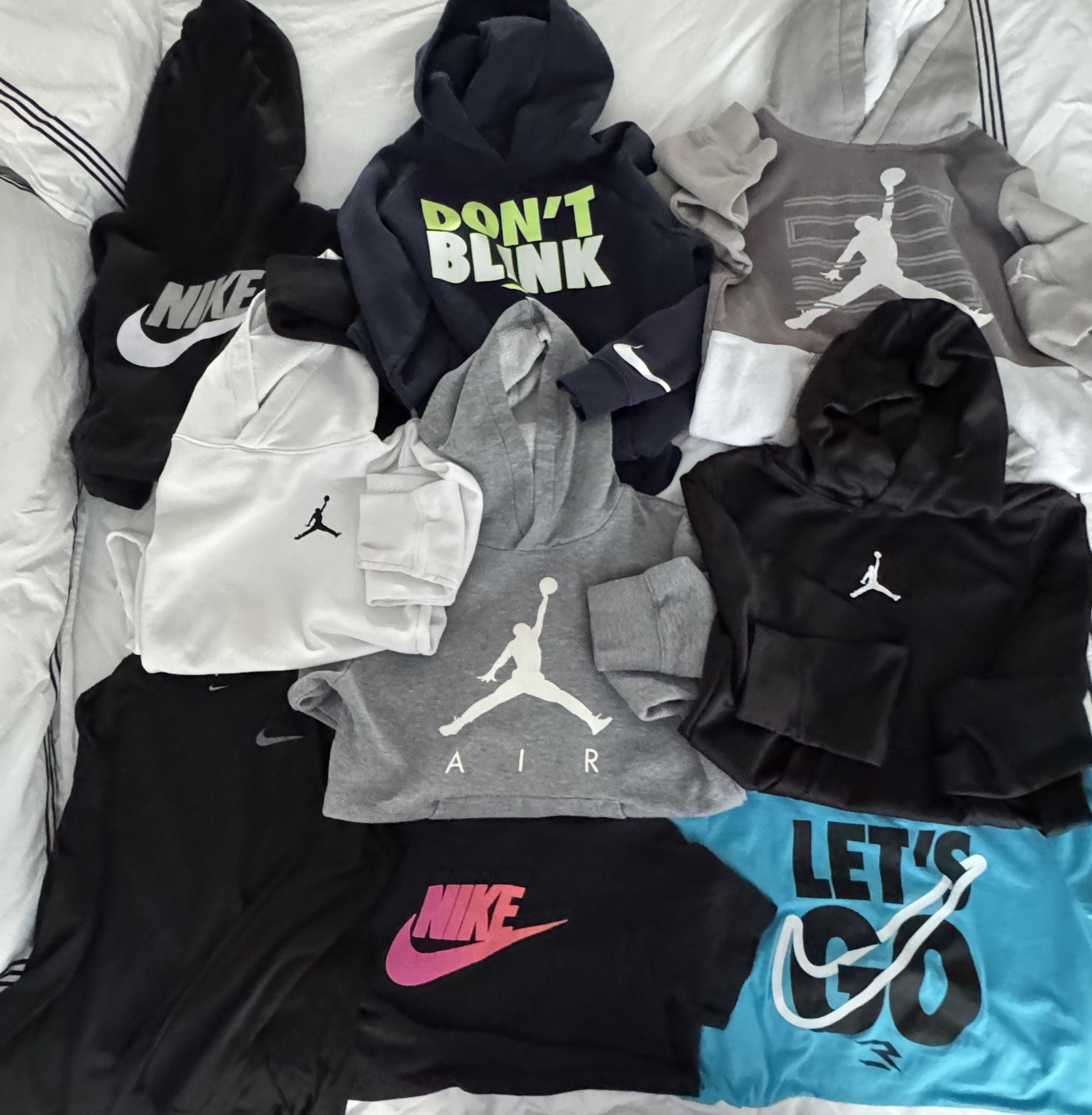 Nike Lot- Youth Medium