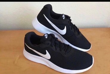 Men’s Black /White Nike Size 9.5 New In Box