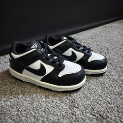 Black And White Nikes 