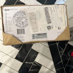 Brand New in Box Dyson v7 Fluffy