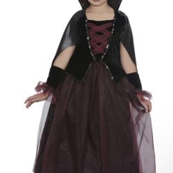 Halloween Costume Dracula’s Darling 