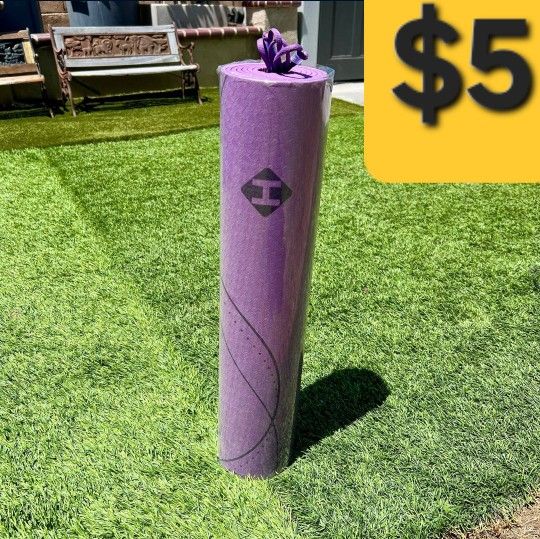 YOGA MAT (SELLING FOR $5)