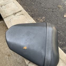 R6 Passenger Seat