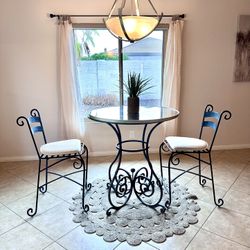 Stunning Outdoor Dining Set