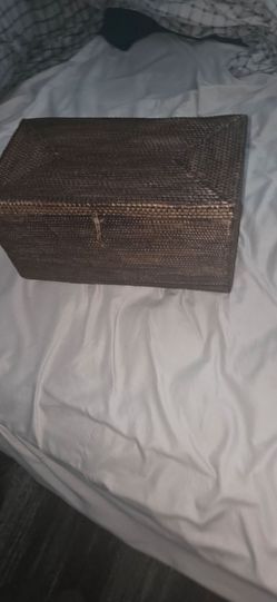 Woven rectangular box with 2 trays