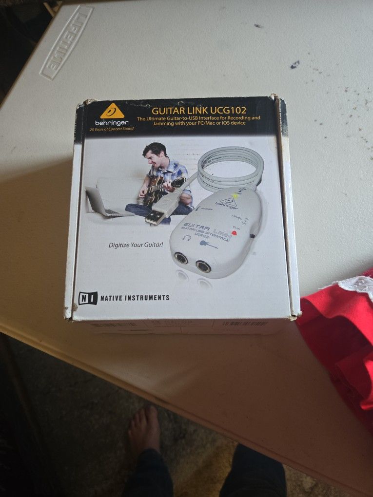 BEHRINGER GUITAR LINK UCG102