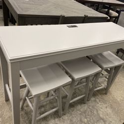 Dinning Table With Barstools 