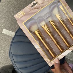 Make up brushes & Sea Shell Case