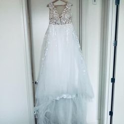 Size 6-8 Wedding Dress, Brand New