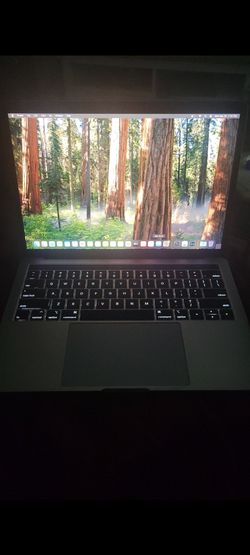 Apple MacBook Pro 2018 16 GB ram 250gb hardrive charger included delivery available everything works except the touchbar it's in good condition messa