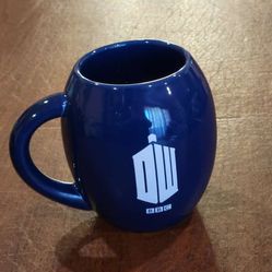 BBC Doctor Who Blue Coffee Mug With Tardis. Perfect shape, see photos 
for details. It is 4.75" tall. Weight 1lb 3oz plus shipping materials.
