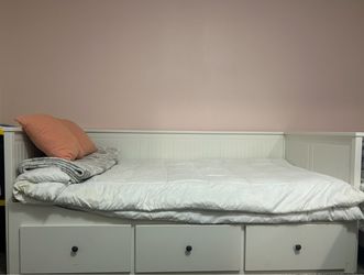 IKEA Hemnes White Daybed with 3 Drawers