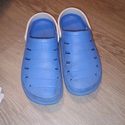 Rugged Shark Crocs Size 8 12$