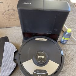 Shark Matrix Plus 2in1 Robot Vacuum & Mop 
