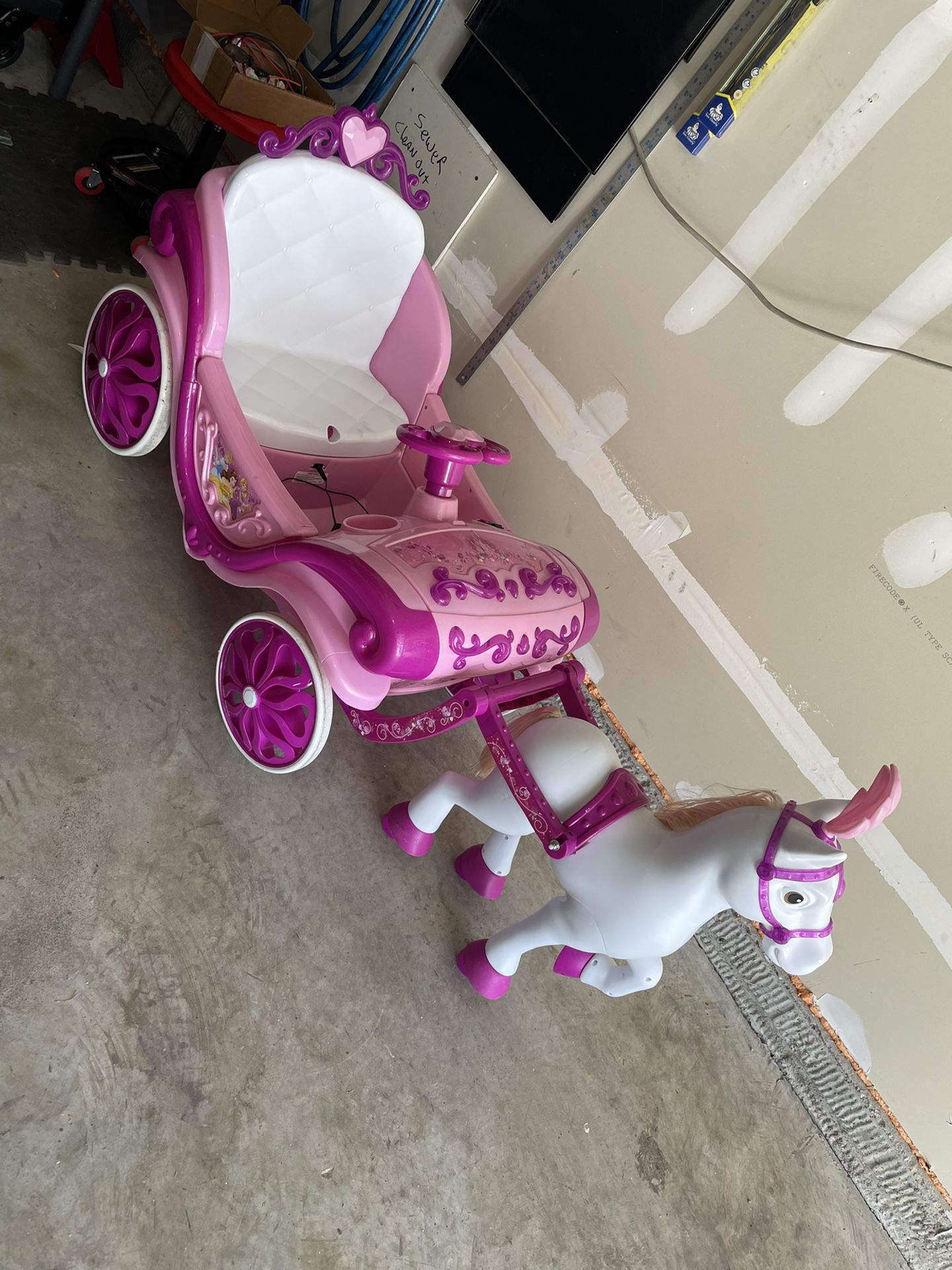 Excellent Condition Disney Princess Horse And Carriage