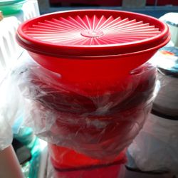 New Tupperware 4 Piece Vintage Servalier Bowl Set For $25.00 Cash And Pick Up Only Bilingual Hablo Español 