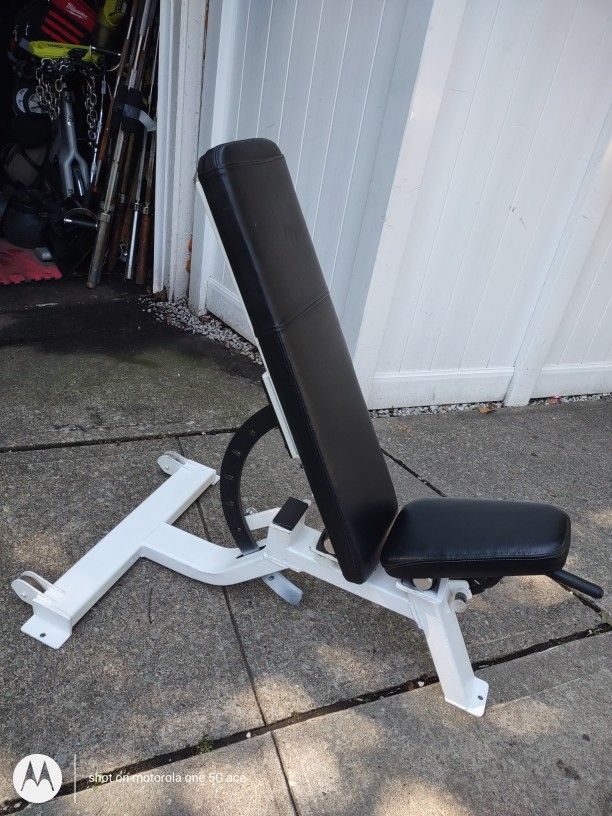 Precor Icarian 0-90° Adjustable Bench on Wheels
Super Heavy Duty Commercial Use
Price FIRM