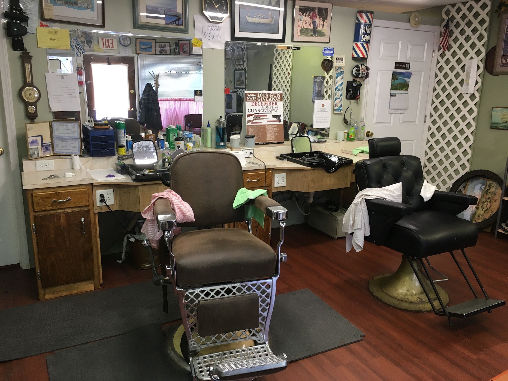 2 Barber/Beauty Station