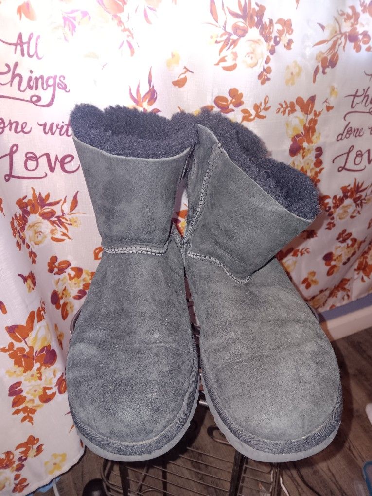Uggs Size 9