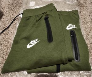 TECH SET - OLIVE  - BRAND NEW