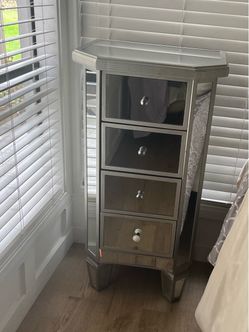 Mirrored drawers