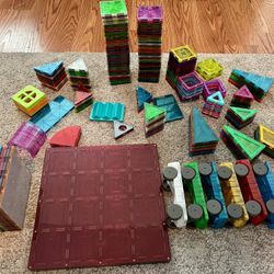 Over 150 Magna tiles 