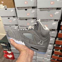 Jordan Retro 5 men size 7. 7.5. 8. 8.5. 9 9.5 10. 10.5. 11 12 13