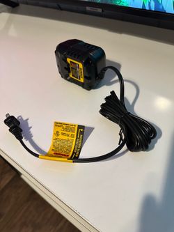 DeWalt DCB1102 12V/20V MAX 2-Amp Multi-Voltage Lithium-Ion Charger