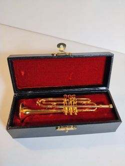 Minature Trumpet in 5.5" Case
