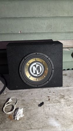 Memphis Audio Subwoofer in Enclosure Box