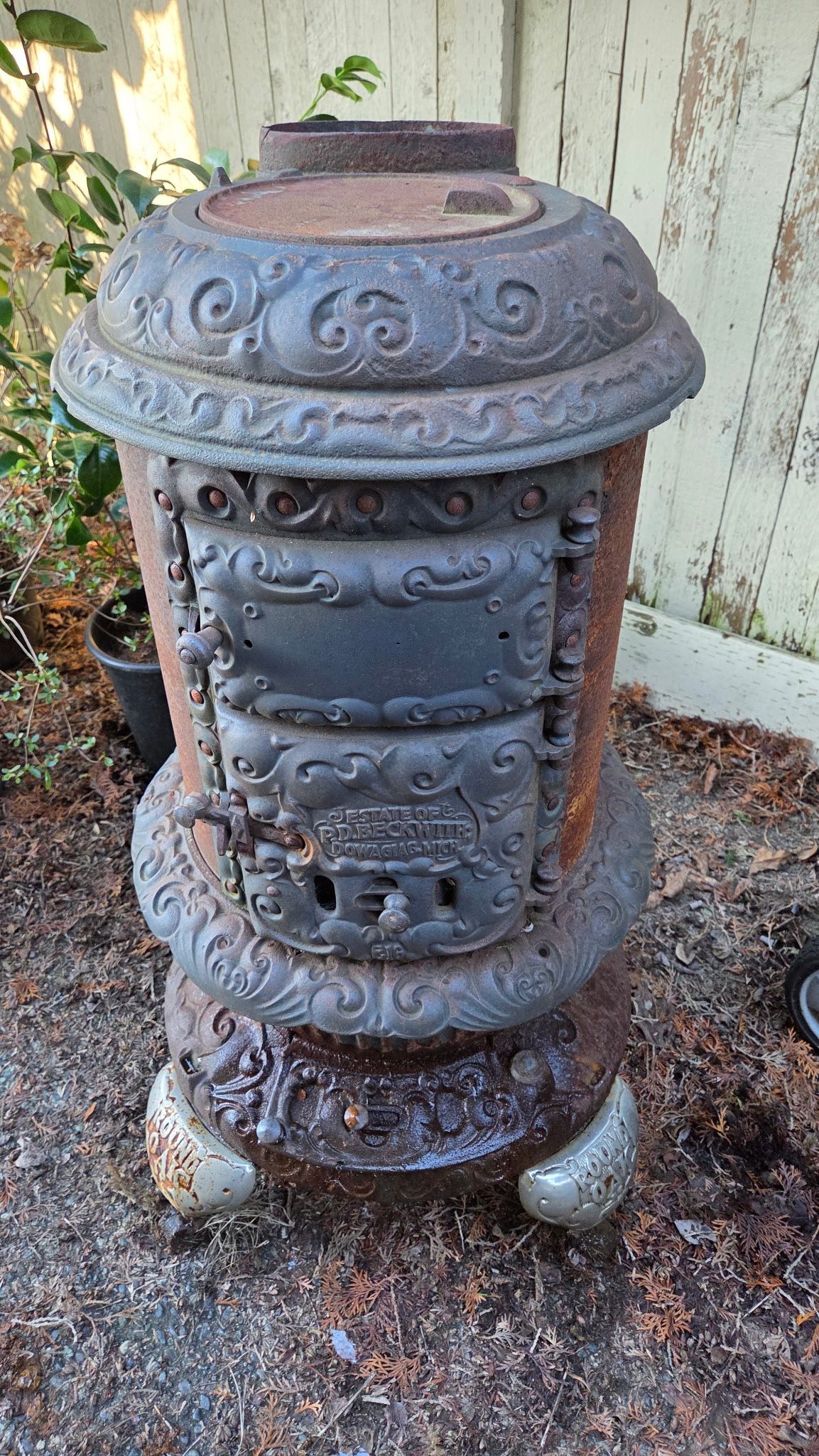 Antique Round Oak Model E16 1906 Wood Burning Stove