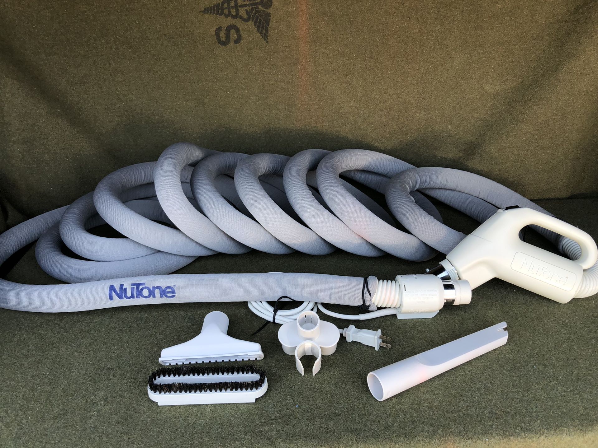 NuTone ~ commercial vacuum cleaner Power nozzle hose w/attachments (series XY,model bcf-27,bce,cce,fce,27ce)120v,3.5a