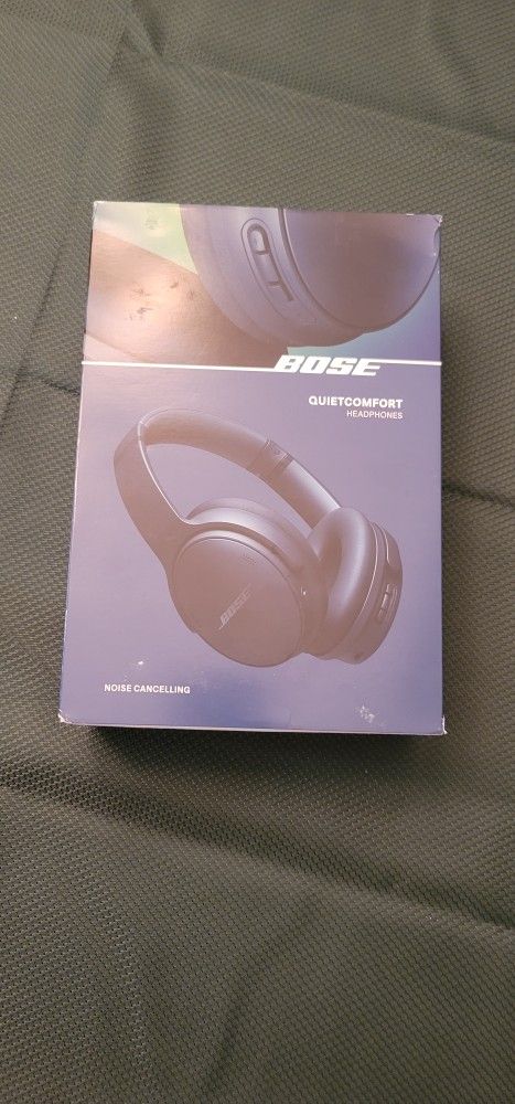 New Unopened Bose QuietComfort Headphones Blue