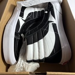 Men’s Size 6 Sk8 Hi Vans 