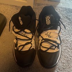 Kyrie 5 Team Black White 