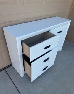 White 4 Drawers