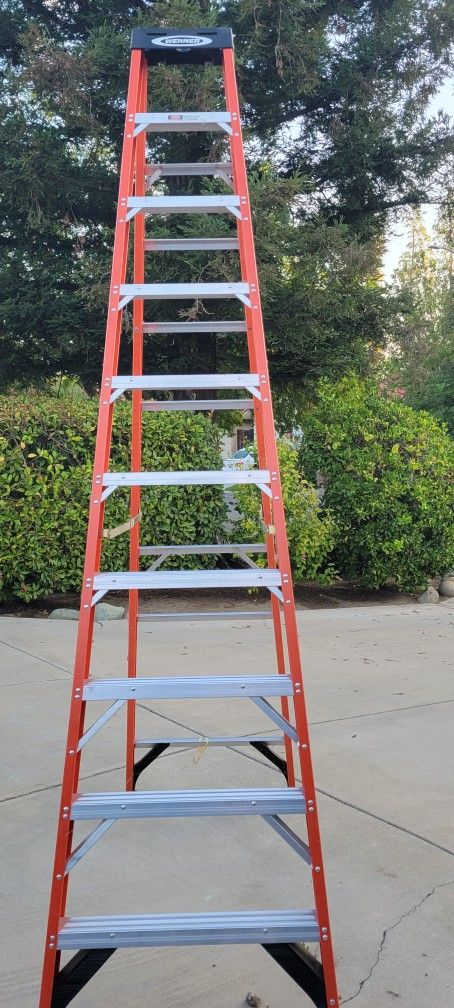 Werner 10 Ft. Fiberglass Ladder