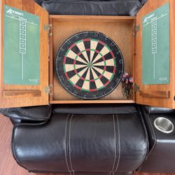Vintage Dart Board With Case (includes 10 Darts) 