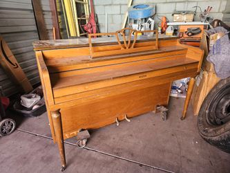 Milton piano