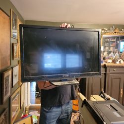 32" Emerson Tv