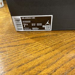 Size 7.5 Jordan 1 Mid