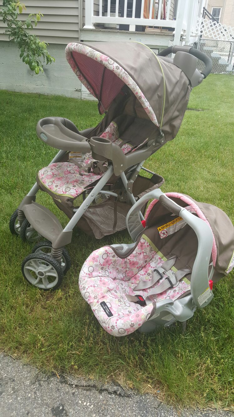 Baby girl stroller and car seat