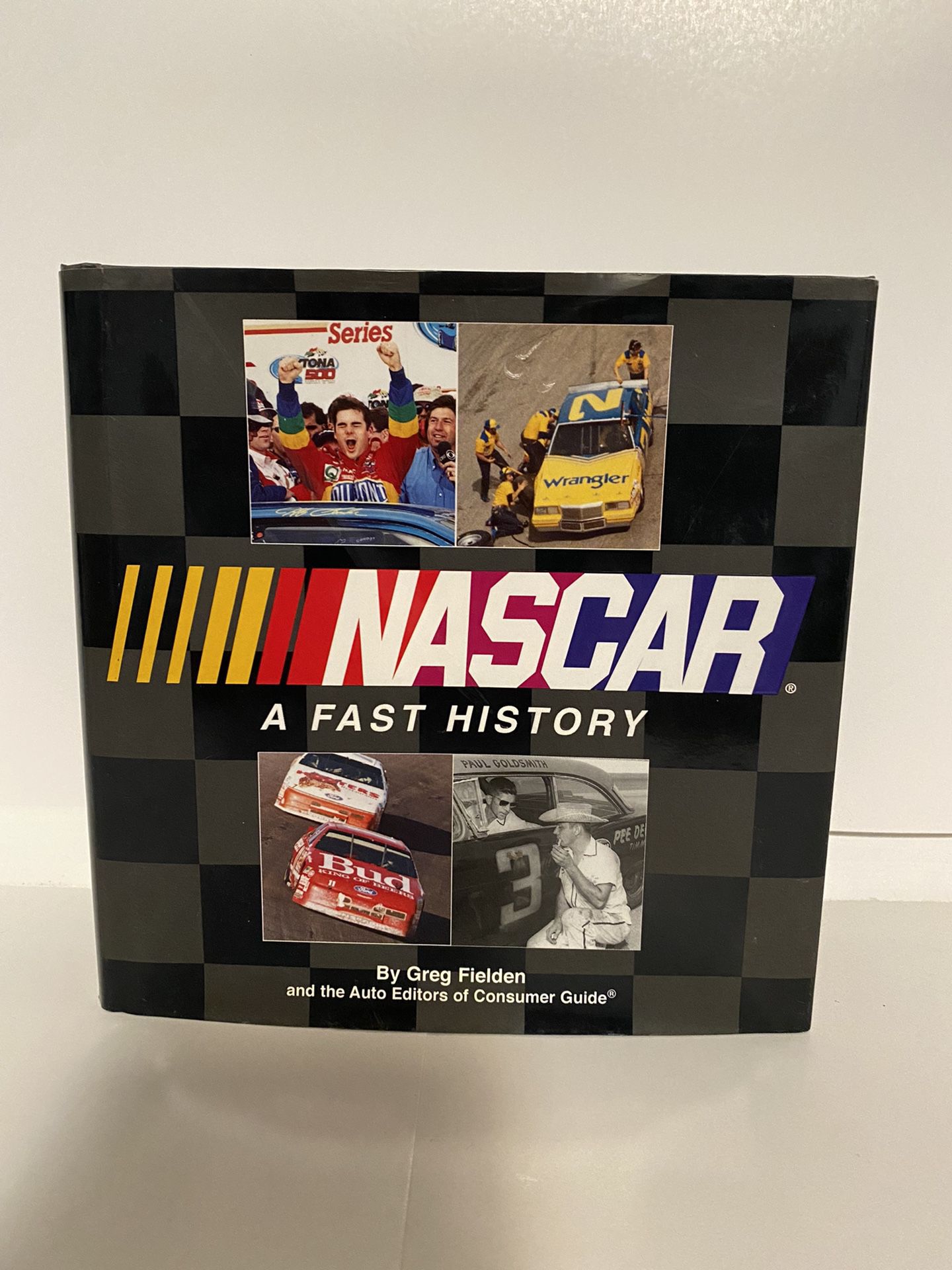 NASCAR: A Fast History [Hardback]