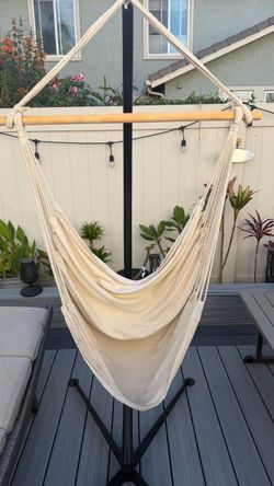 Hanging hammock with stand