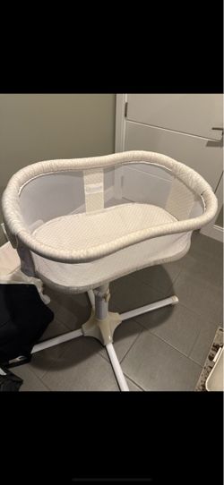 HALO Bassinest Swivel Sleeper Bassinet