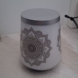 Bluetooth Mandala LED Speaker – Color-Changing Light + Cable Included (Read Description)