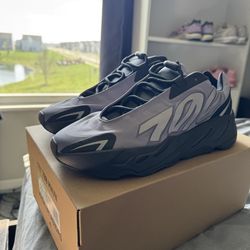 Yeezy 700 MNVN Geode