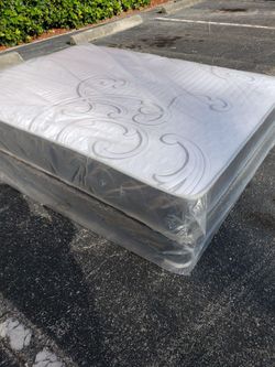NEW QUEEN-SIZE MATTRESS & BOX SPRING - 2PC