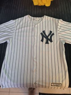 Vintage! Men medium NY Yankee's jersey . Great condition!(Majestic)